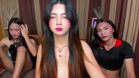 Snapshot of naughty_leigh chatting on 15, 4, 2026 LEIGH online show from 15, 4, 2026