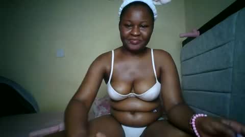 Snapshot of naughtybrownny chatting on 22, 6, 2026 MUMU online show from 22, 6, 2026