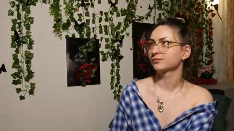 Snapshot of naughtyhomemade17 chatting on 9, 11, 2025 Mya Alexya online show from 9, 11, 2025