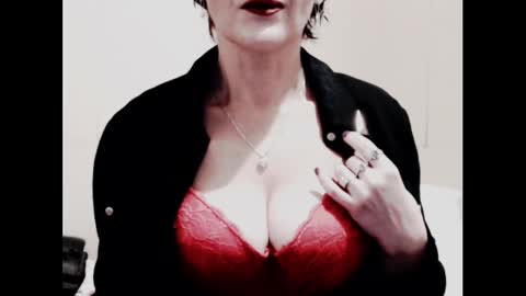 Snapshot of naughtyjenniferxx chatting on 16, 12, 2025 Jenny online show from 16, 12, 2025