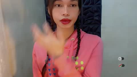 Snapshot of naughtysunshinepinay chatting on 25, 10, 2025 Celine online show from 25, 10, 2025