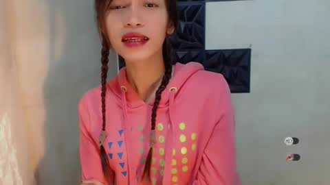 Snapshot of naughtysunshinepinay chatting on 30, 10, 2025 Celine online show from 30, 10, 2025