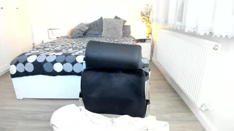 KimBeee online show from 20, 2, 2025