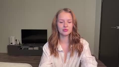 Snapshot of naya_cat chatting on 23, 6, 2026 Mia online show from 23, 6, 2026