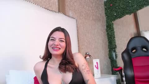 Mia  online show from 9, 10, 2025