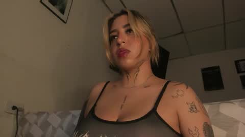 Snapshot of nazzz10 chatting on 9, 5, 2026 nazzz10 online show from 9, 5, 2026