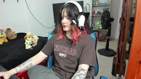 Geek Nicole    im Neeko UwU online show from 18, 4, 2026