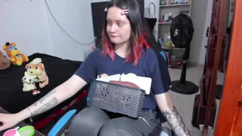 Geek Nicole    im Neeko UwU online show from 19, 4, 2026