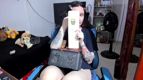 Geek Nicole    im Neeko UwU online show from 27, 5, 2026