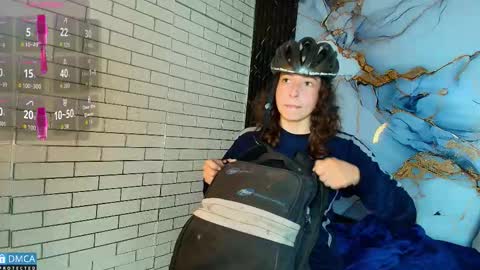 Salome Nena cupcake online show from 16, 9, 2025