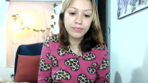 Snapshot of nena_lov chatting on 10, 3, 2025 Star online show from 10, 3, 2025