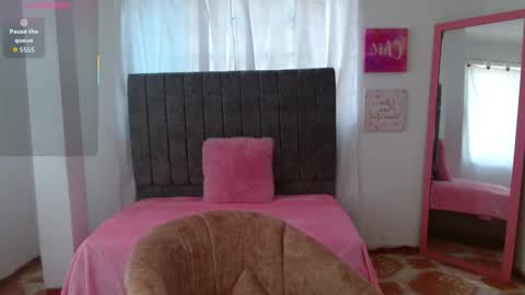 Snapshot of nenita__ chatting on 2, 10, 2025 Dayis online show from 2, 10, 2025