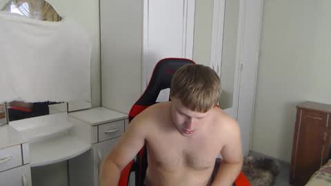 Snapshot of nenvol1 chatting on 28, 9, 2025 better ask   online show from 28, 9, 2025