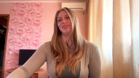 Snapshot of neomimaddern chatting on 22, 4, 2026 neomimaddern online show from 22, 4, 2026