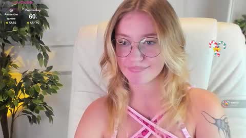 Snapshot of nerissa_xo chatting on 2, 10, 2025 Nerissa online show from 2, 10, 2025