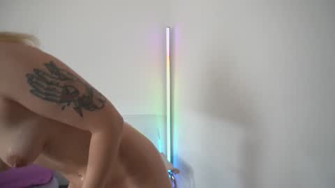 Snapshot of new_dee chatting on 7, 10, 2025 new dee online show from 7, 10, 2025