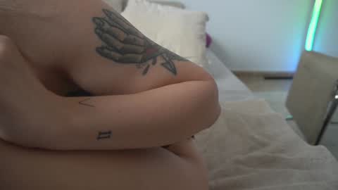 Snapshot of new_dee chatting on 16, 10, 2025 new dee online show from 16, 10, 2025