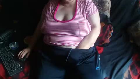Snapshot of new_milf chatting on 12, 7, 2026 Lilly online show from 12, 7, 2026