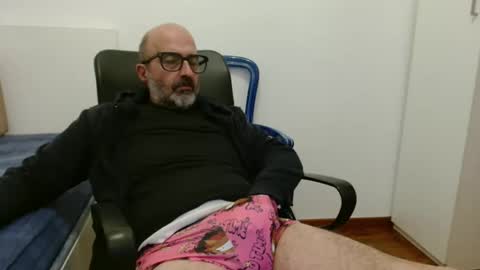 Snapshot of new_simi_74 chatting on 31, 10, 2025 simi online show from 31, 10, 2025