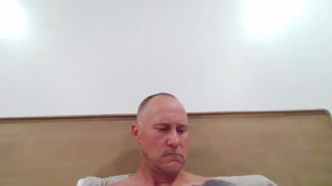 Snapshot of newportman1030 chatting on 19, 2, 2026 amandandhisgirl online show from 19, 2, 2026