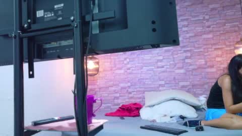 nextdoor_fantasy online show from 23, 4, 2026