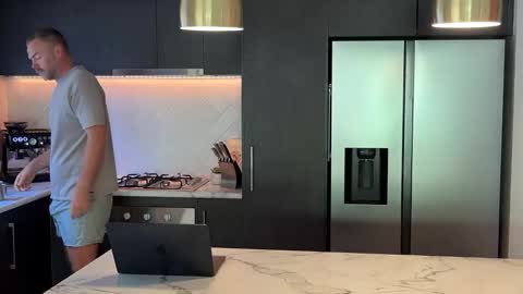 Guy online show from 9, 2, 2025