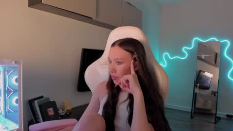 Snapshot of neyrmina chatting on 16, 6, 2026 Mina online show from 16, 6, 2026