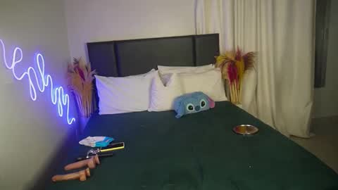 Snapshot of nia_bell chatting on 25, 9, 2025 kikiNiaAria online show from 25, 9, 2025