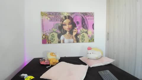 Snapshot of nianoretti chatting on 22, 9, 2025  Nia  online show from 22, 9, 2025