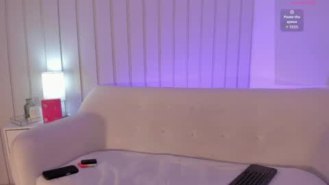 nickiwestt___ online show from 30, 4, 2026