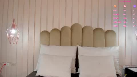 nickiwestt___ online show from 10, 6, 2026