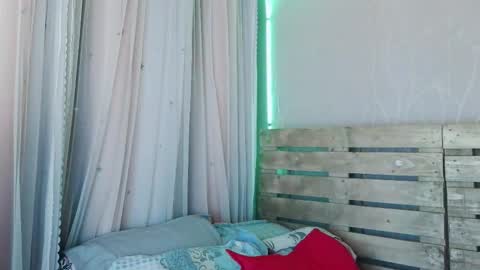 nicky_oli online show from 23, 2, 2025