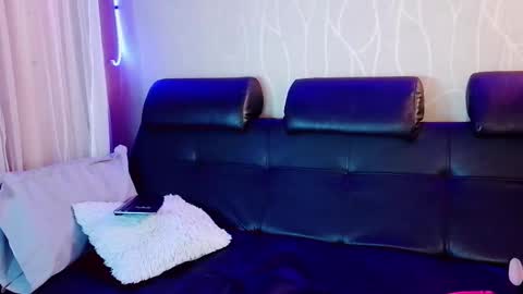 nicky_oli online show from 4, 3, 2025