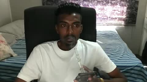 Snapshot of nickyle63 chatting on 23, 11, 2025 james online show from 23, 11, 2025