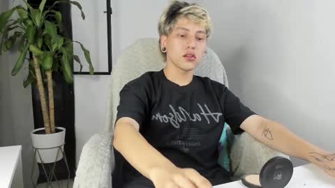 Nico  online show from 5, 11, 2025