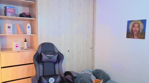 Snapshot of nicoisonline chatting on 8, 9, 2025 Nicolas online show from 8, 9, 2025