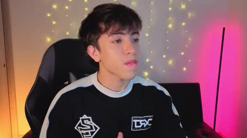 Snapshot of nicoisonline chatting on 4, 12, 2025 Nicolas online show from 4, 12, 2025