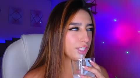 Snapshot of nicole_edwards chatting on 23, 7, 2026 Nicole online show from 23, 7, 2026