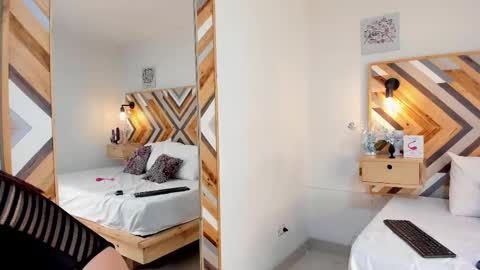 Nicole Haley online show from 26, 2, 2025