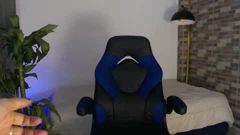 Nicole Haley online show from 25, 9, 2025