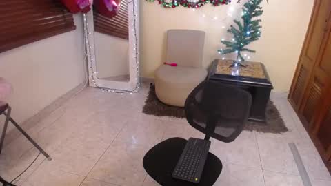 Nicole Santana online show from 2, 12, 2025