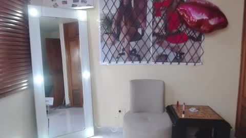 Nicole Santana online show from 4, 2, 2026