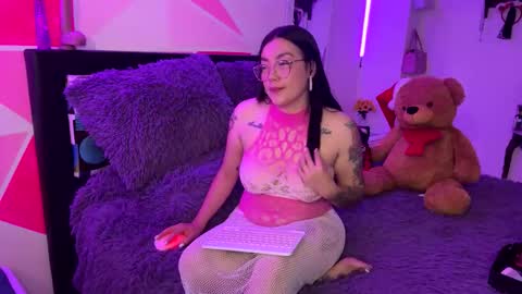 Snapshot of nicole_wc chatting on 5, 12, 2025 Nicole online show from 5, 12, 2025