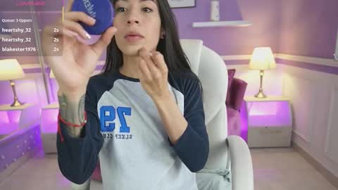 Snapshot of nicolecrawft chatting on 6, 10, 2025 Nicole Crawft online show from 6, 10, 2025