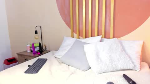 Snapshot of nicolee_angels chatting on 21, 2, 2026 N i c o l e online show from 21, 2, 2026