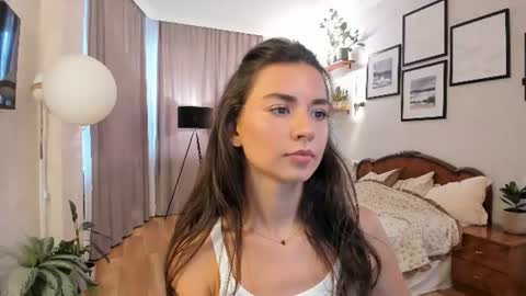Snapshot of nicoleluuv chatting on 29, 7, 2026 Dua Lipa online show from 29, 7, 2026