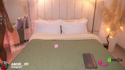 nicoleth18 online show from 10, 4, 2026