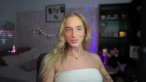 nicolette__shea_ online show from 9, 3, 2025