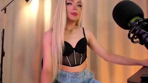 Snapshot of nicolette_tay chatting on 10, 2, 2025 Nicol online show from 10, 2, 2025