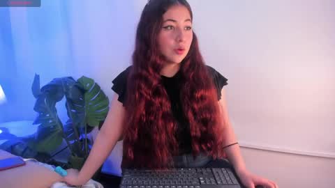 Snapshot of nicolle_evanss_ chatting on 30, 4, 2026 nicolle_evanss_ online show from 30, 4, 2026